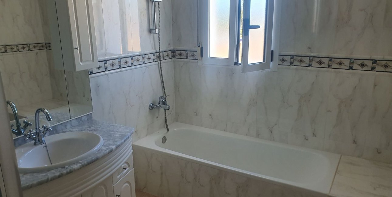 Resale - Villa -
Algorfa - Lomas de La Juliana