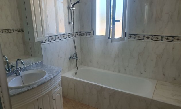 Resale - Villa -
Algorfa - Lomas de La Juliana