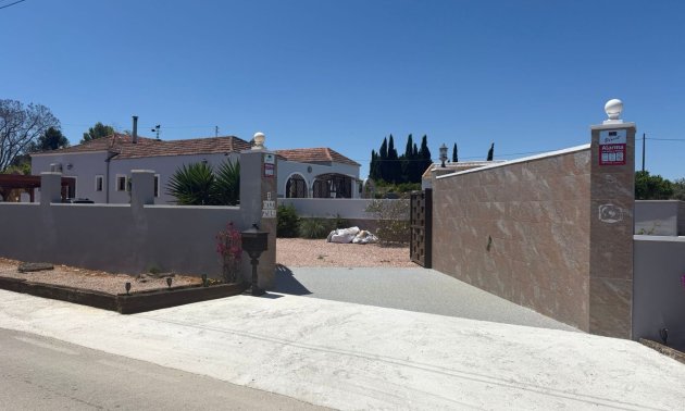 Resale - Villa -
Jacarilla - Jacarilla - Country