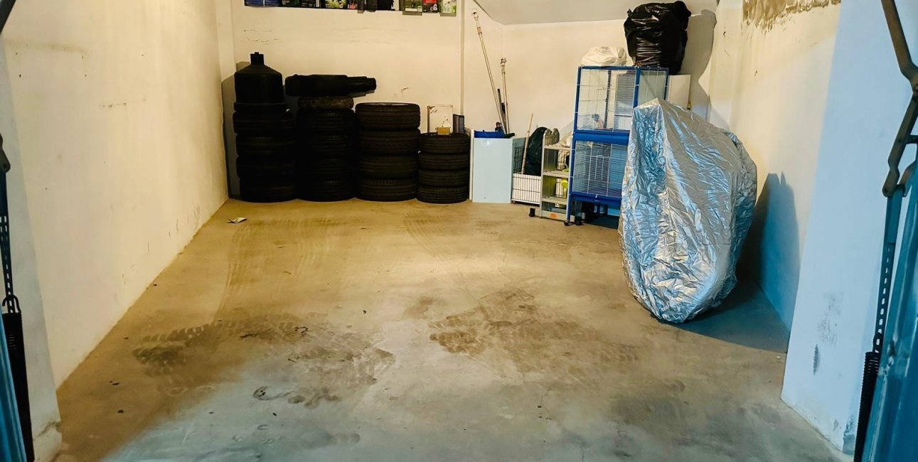 Rynek wtórny - Garaż -
Torrevieja - La Mata