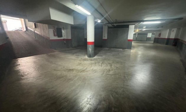 Rynek wtórny - Garaż -
Torrevieja - La Mata