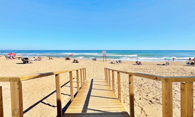 Resale - Apartment / flat -
Torrevieja - La Mata