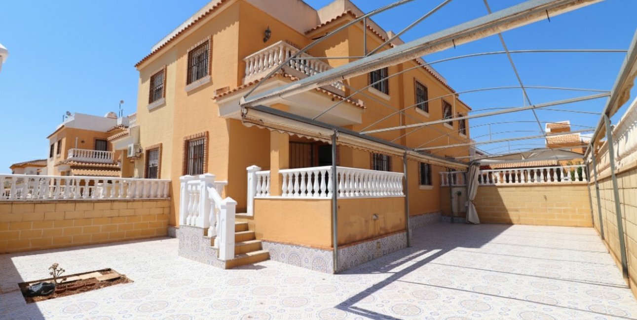 Resale - Townhouse -
Ciudad Quesada - Lo Marabu