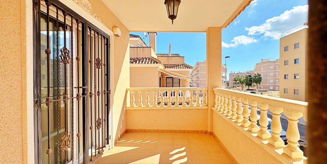 Resale - Townhouse -
Orihuela Costa - Villamartín