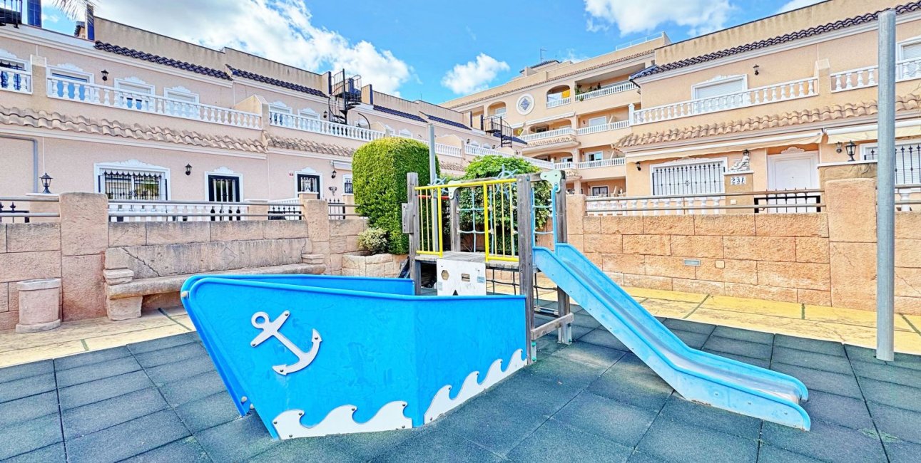 Resale - Townhouse -
Orihuela Costa - Villamartín