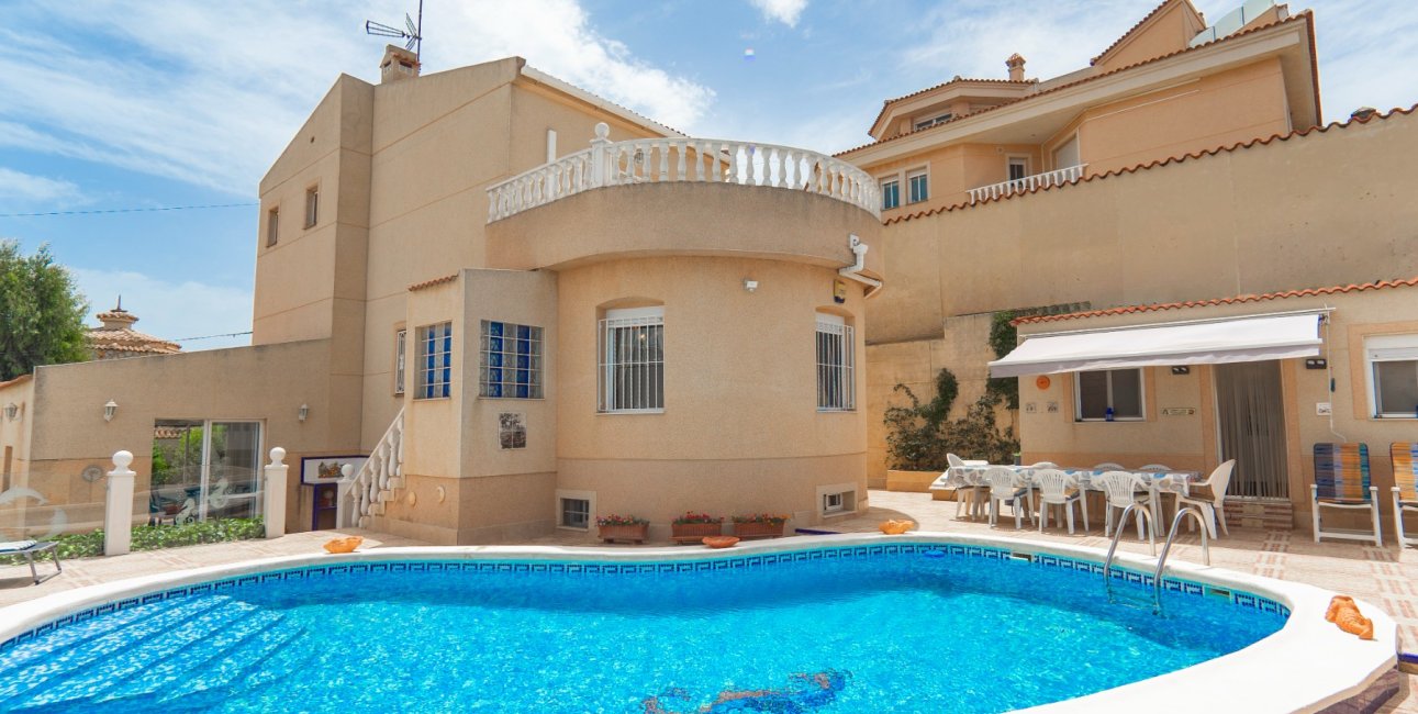 Reventa - Villa -
Ciudad Quesada - La Marquesa