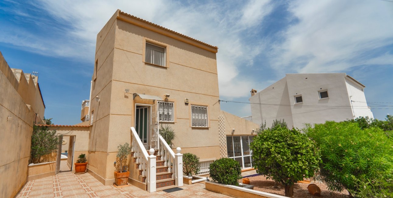 Reventa - Villa -
Ciudad Quesada - La Marquesa