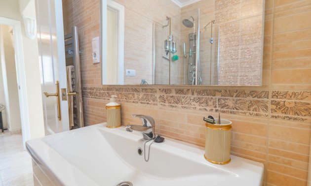 Reventa - Villa -
Ciudad Quesada - La Marquesa