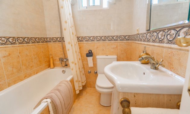 Reventa - Villa -
Ciudad Quesada - La Marquesa