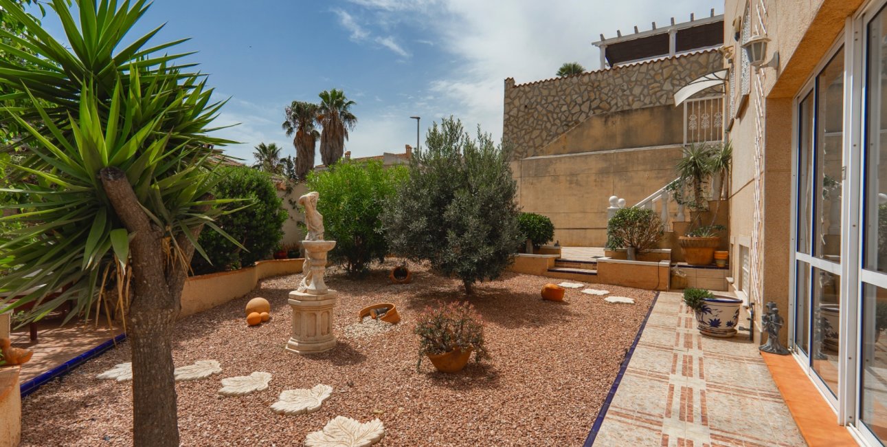 Reventa - Villa -
Ciudad Quesada - La Marquesa