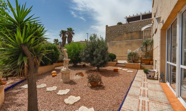 Reventa - Villa -
Ciudad Quesada - La Marquesa