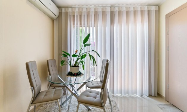 Reventa - Adosado -
Torrevieja - Aguas Nuevas