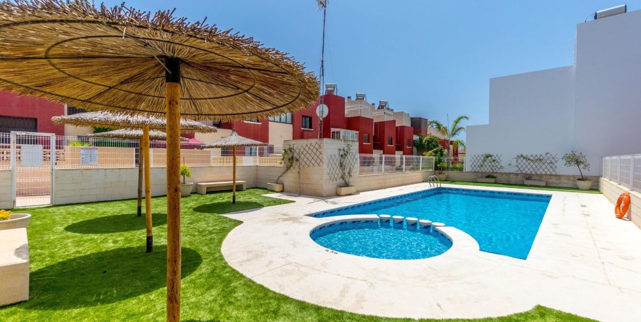 Reventa - Adosado -
Torrevieja - Aguas Nuevas