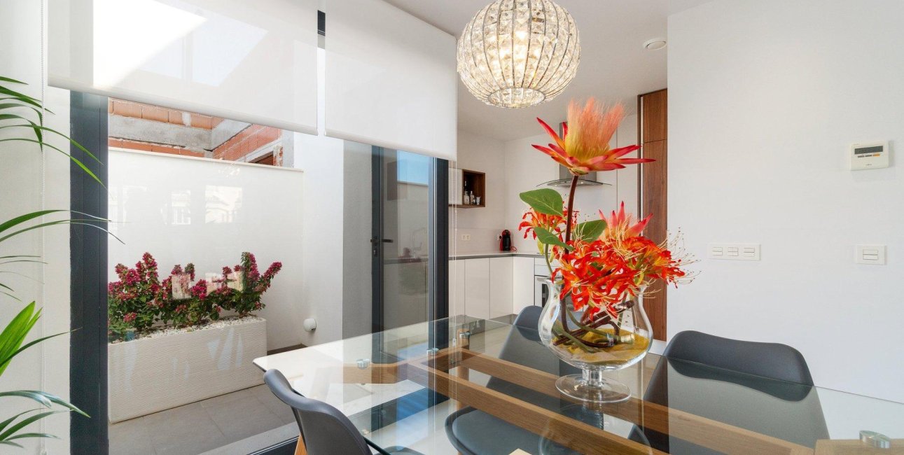 Obra nueva - Villa -
Los Montesinos - La Herrada