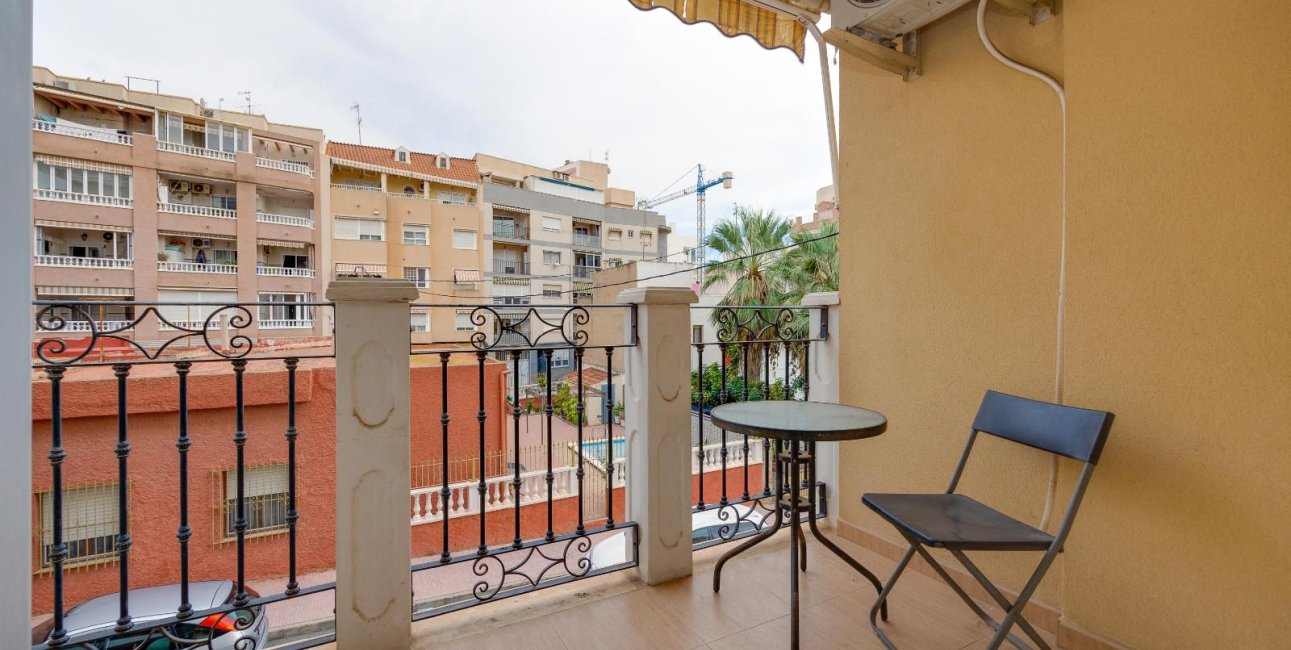 Resale - Apartment / flat -
Torrevieja - Centro