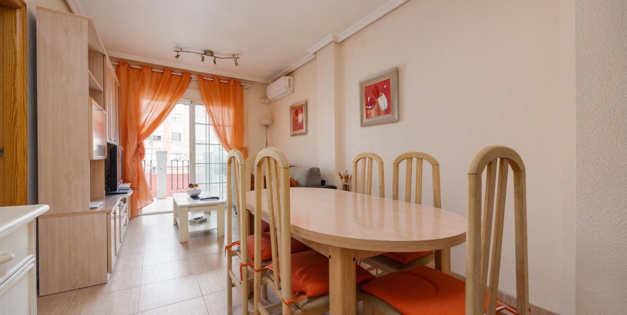 Resale - Apartment / flat -
Torrevieja - Centro