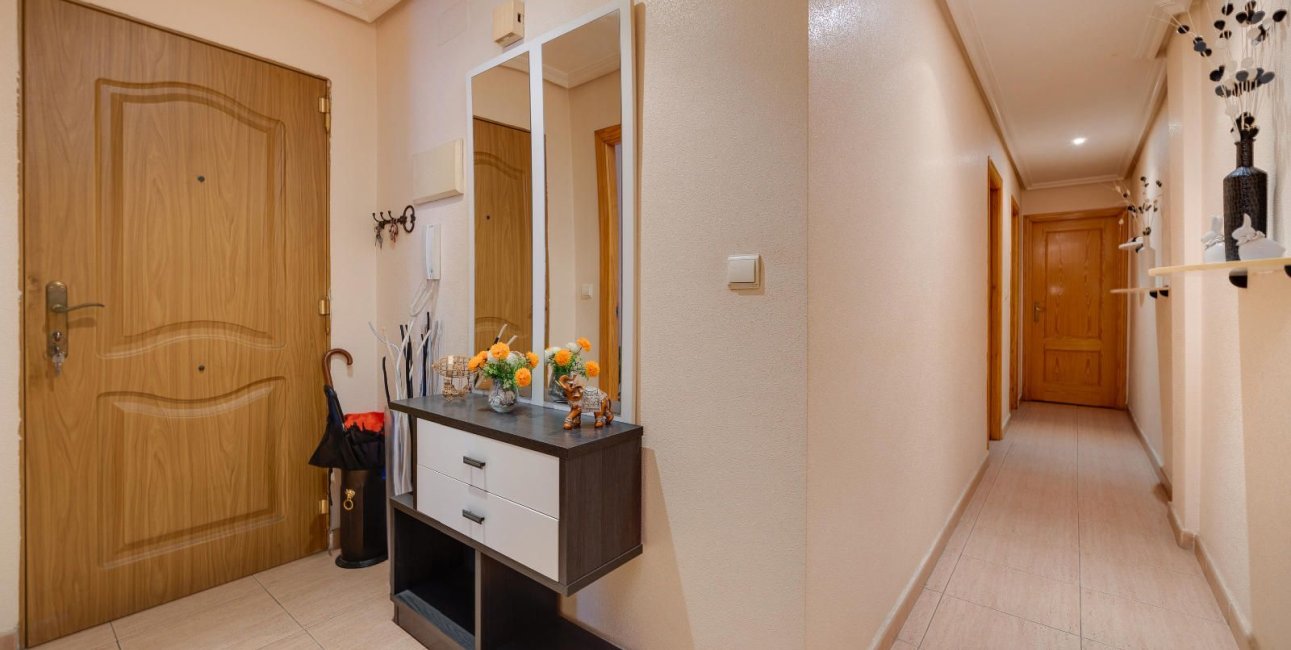 Resale - Apartment / flat -
Torrevieja - Centro