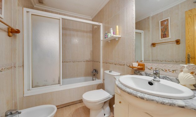 Resale - Apartment / flat -
Torrevieja - Centro