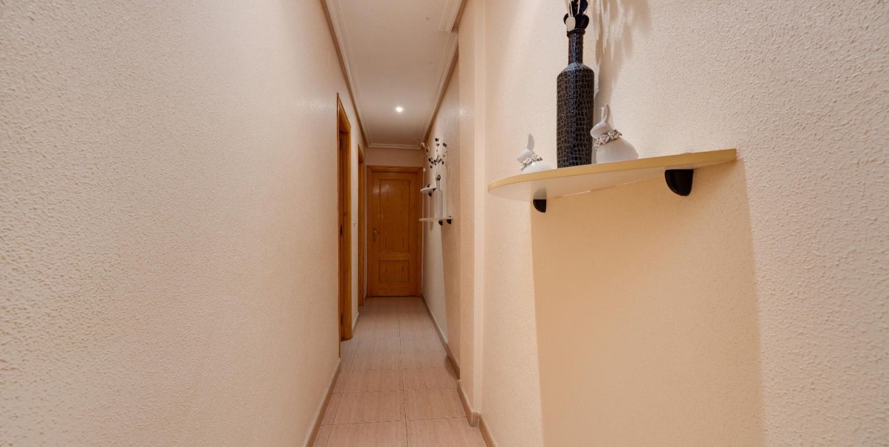 Resale - Apartment / flat -
Torrevieja - Centro