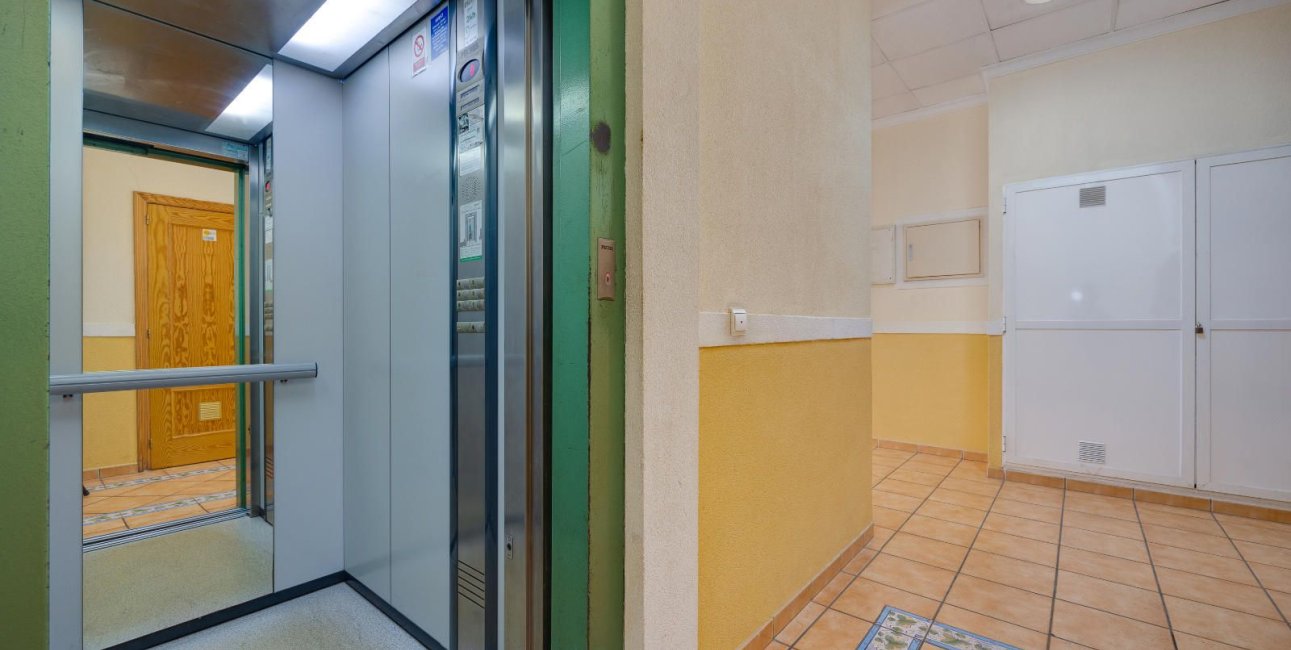 Resale - Apartment / flat -
Torrevieja - Centro