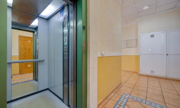 Resale - Apartment / flat -
Torrevieja - Centro