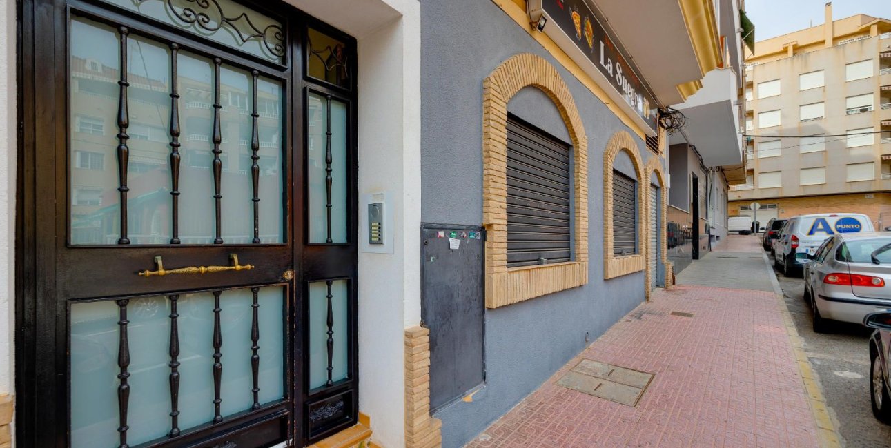 Resale - Apartment / flat -
Torrevieja - Centro