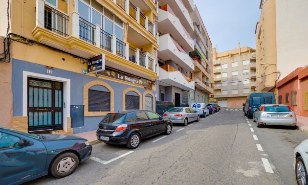 Resale - Apartment / flat -
Torrevieja - Centro
