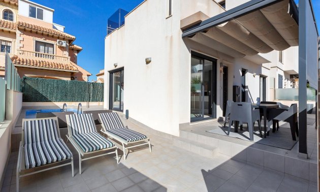 Resale - Villa -
Torrevieja - Sector 25