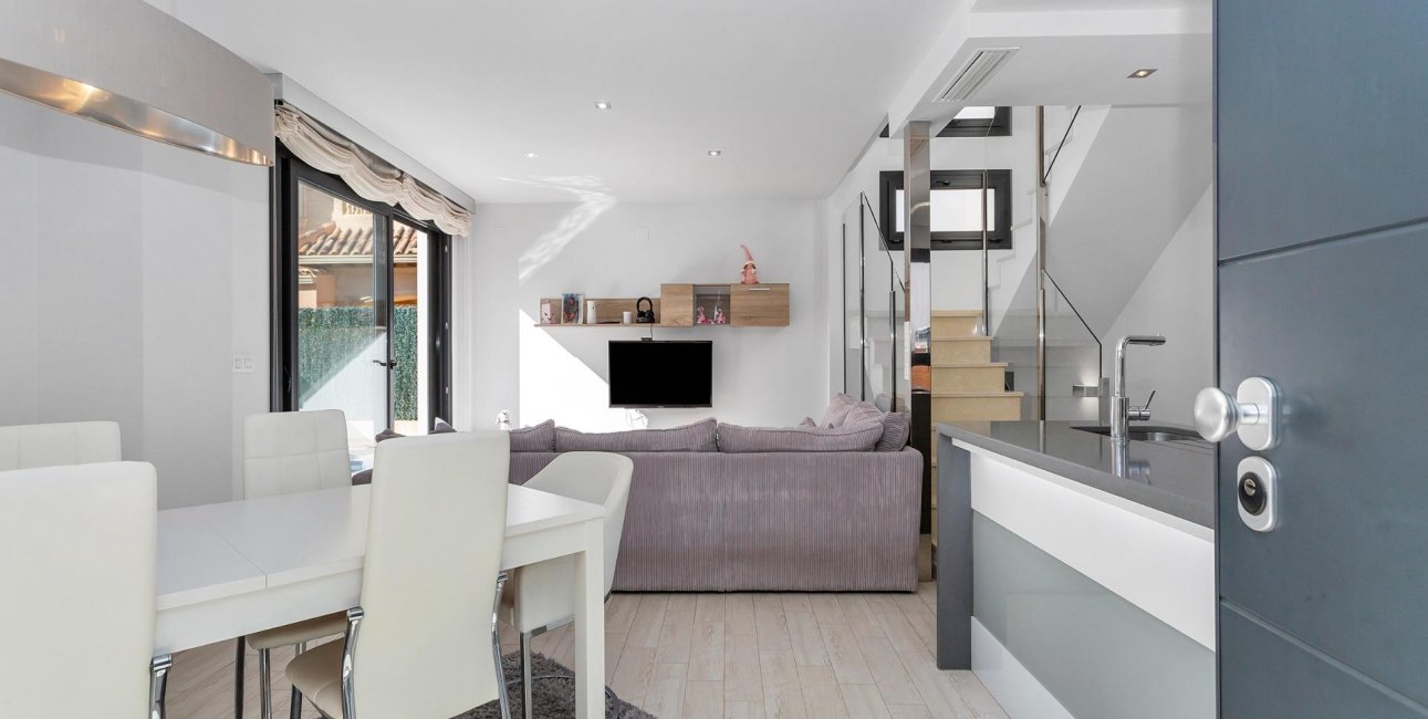 Resale - Villa -
Torrevieja - Sector 25