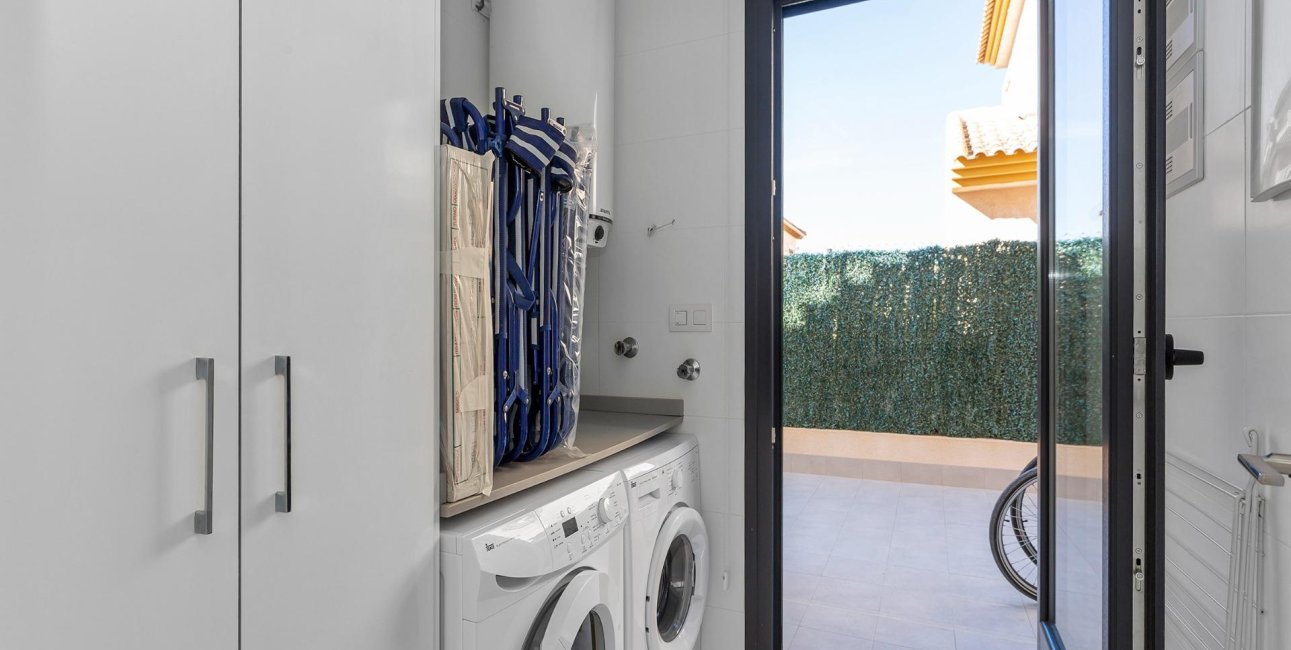 Resale - Villa -
Torrevieja - Sector 25