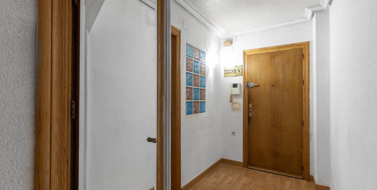 Resale - Apartment / flat -
Torrevieja - Playa del Cura