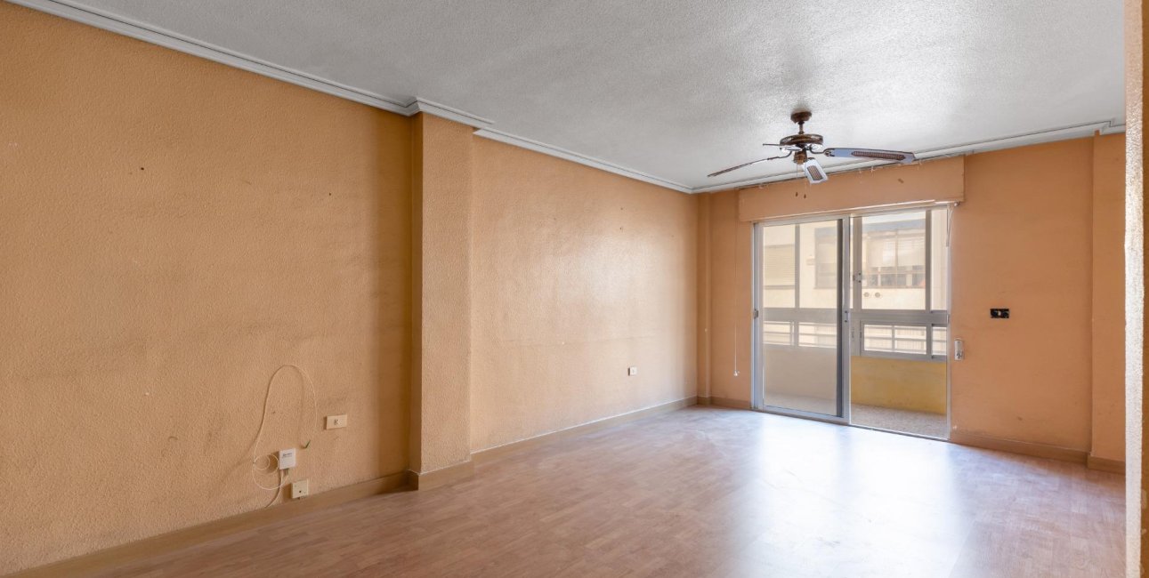 Resale - Apartment / flat -
Torrevieja - Playa del Cura