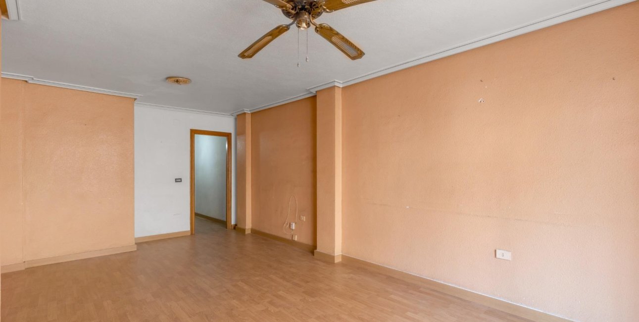 Resale - Apartment / flat -
Torrevieja - Playa del Cura