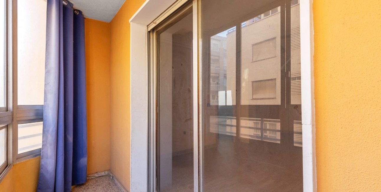 Resale - Apartment / flat -
Torrevieja - Playa del Cura