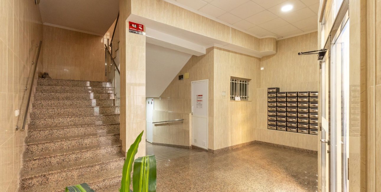 Resale - Apartment / flat -
Torrevieja - Playa del Cura