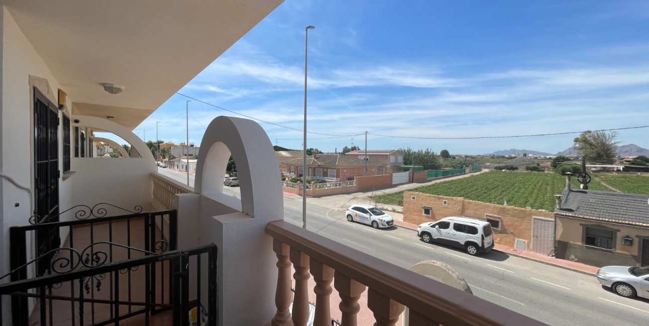 Resale - Townhouse -
Daya Nueva - Daya Nueva - Town