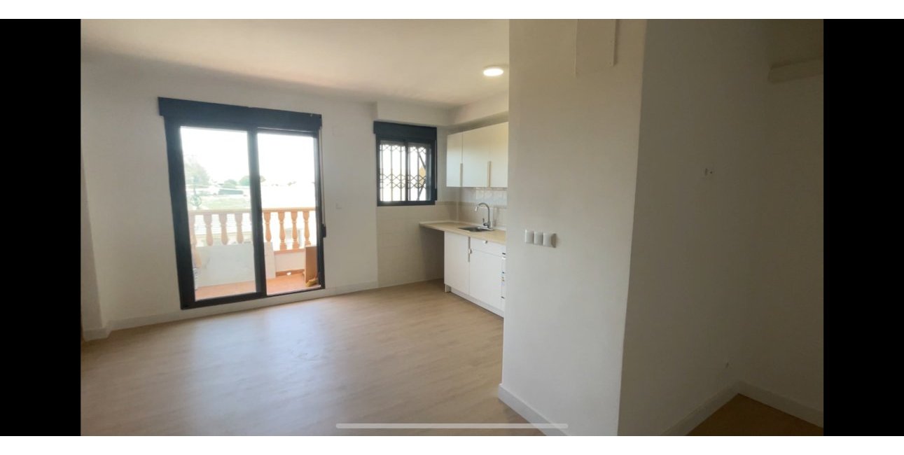 Resale - Townhouse -
Daya Nueva - Daya Nueva - Town