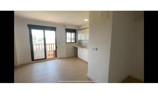 Resale - Townhouse -
Daya Nueva - Daya Nueva - Town