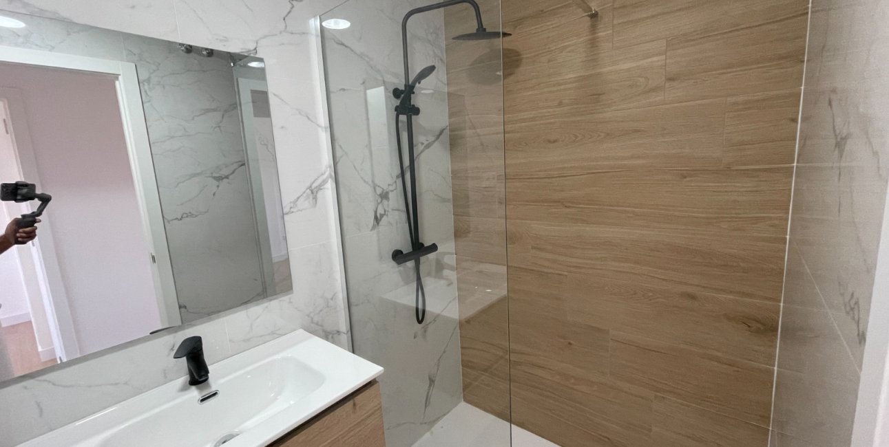 Resale - Townhouse -
Daya Nueva - Daya Nueva - Town