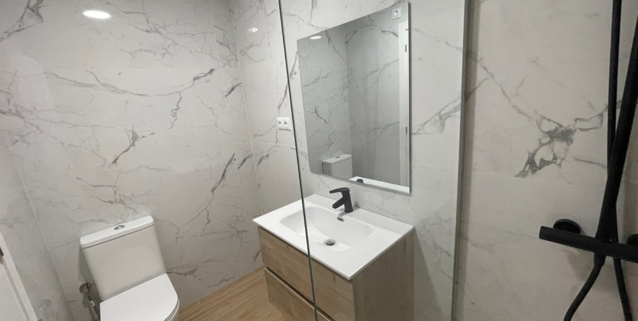 Resale - Townhouse -
Daya Nueva - Daya Nueva - Town