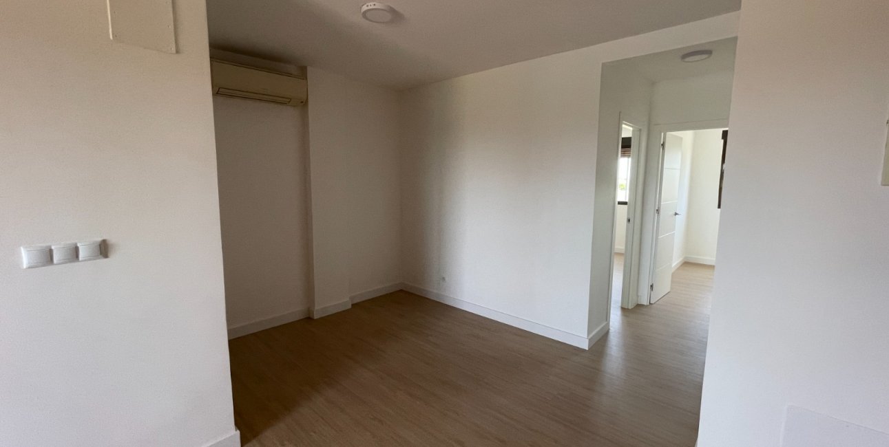 Resale - Townhouse -
Daya Nueva - Daya Nueva - Town