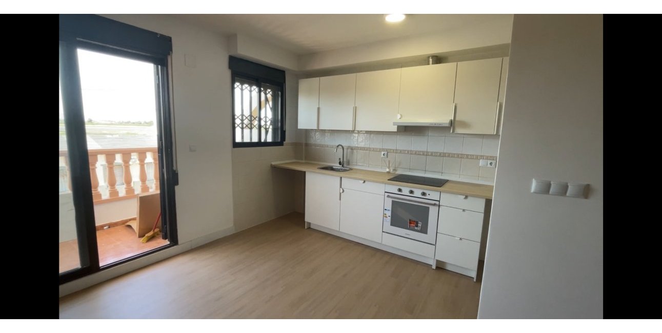 Resale - Townhouse -
Daya Nueva - Daya Nueva - Town