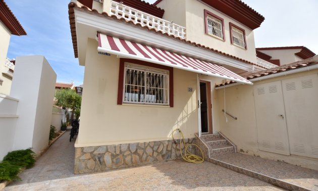 Resale - Townhouse -
Ciudad Quesada - Doña Pepa