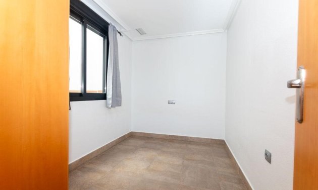 Resale - Apartment / flat -
La Mata - La Mata - Town