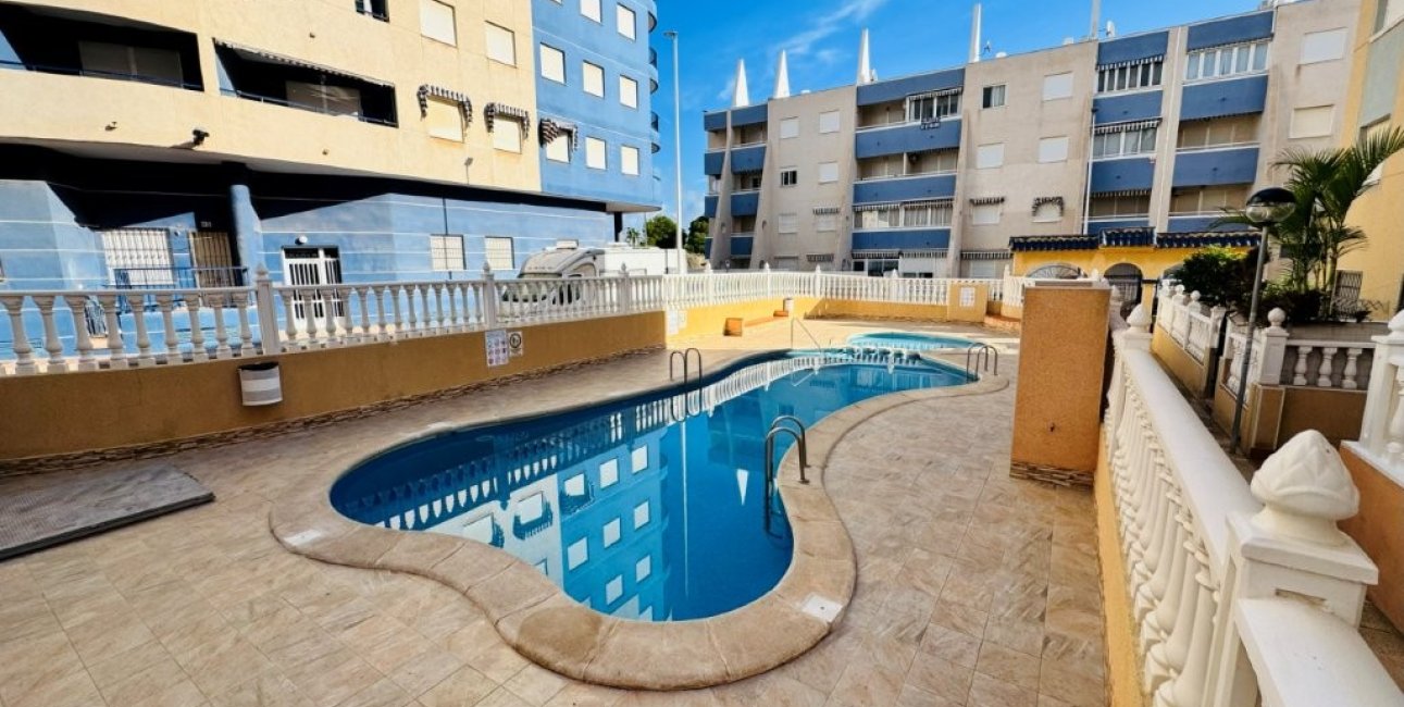 Resale - Apartment / flat -
Torrevieja - Torrevista Playa