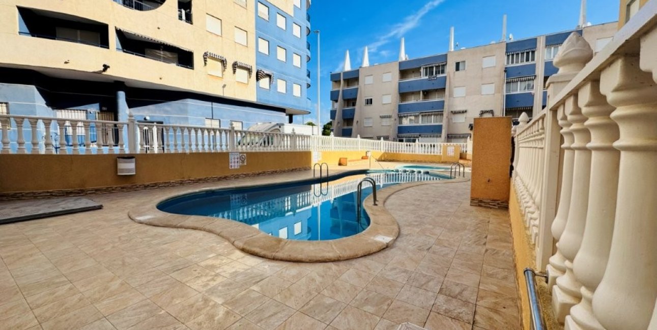 Resale - Apartment / flat -
Torrevieja - Torrevista Playa