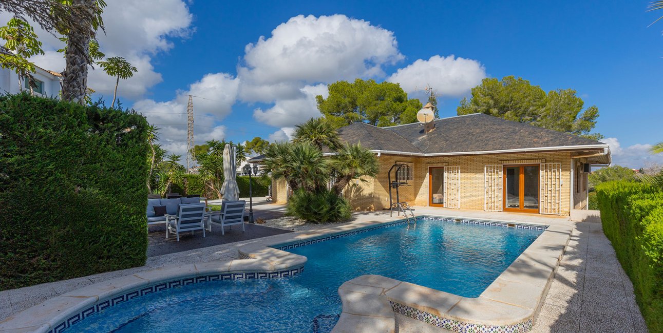 Reventa - Villa -
Orihuela Costa - Las Filipinas