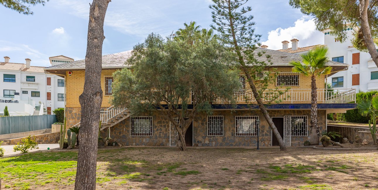 Reventa - Villa -
Orihuela Costa - Las Filipinas