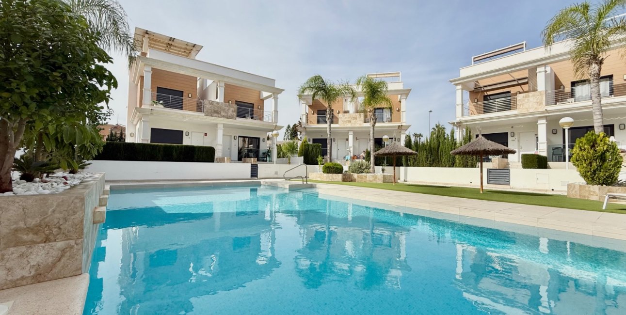 Resale - Townhouse -
Ciudad Quesada - Doña Pepa