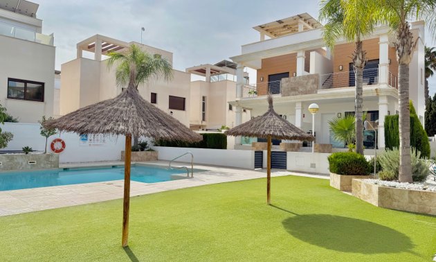 Resale - Townhouse -
Ciudad Quesada - Doña Pepa